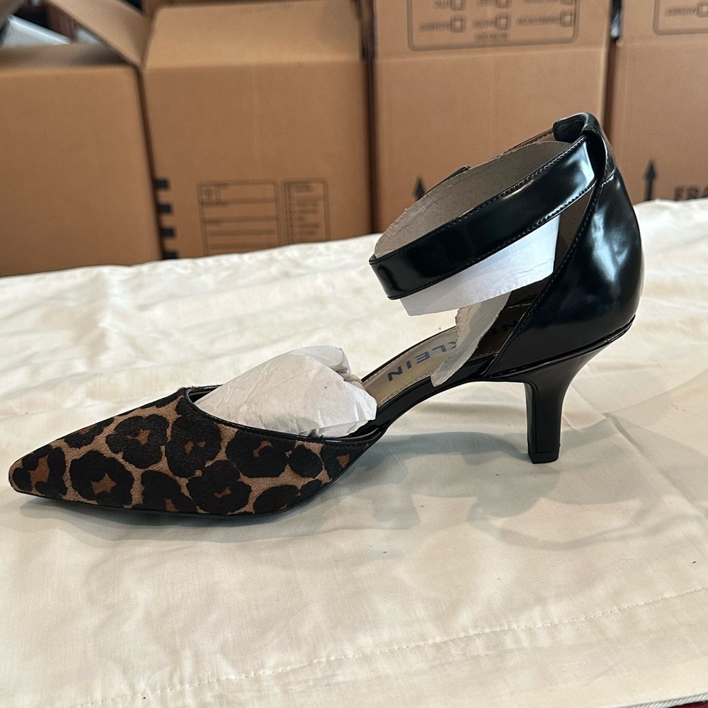 Leopard Print Pointed Toe Ankle Strap Heels in Black and Brown.Sz 11